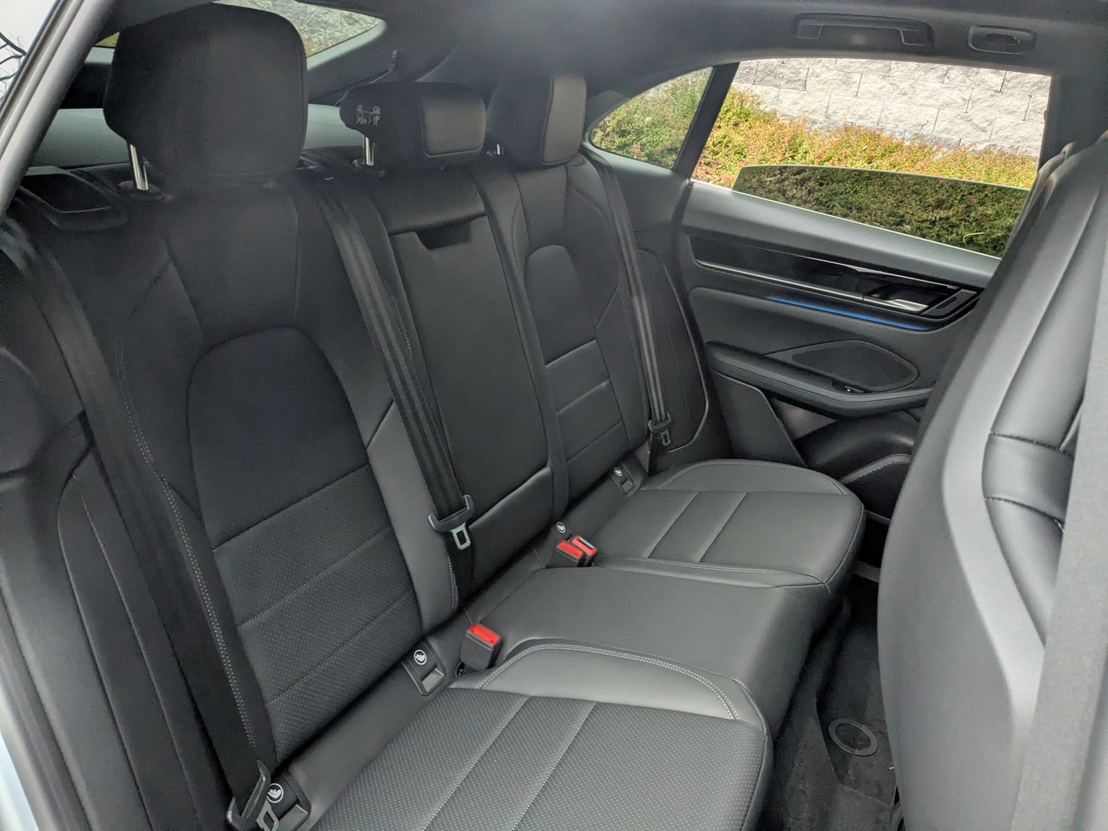 New 2025 Porsche Macan 4 Electric image 25