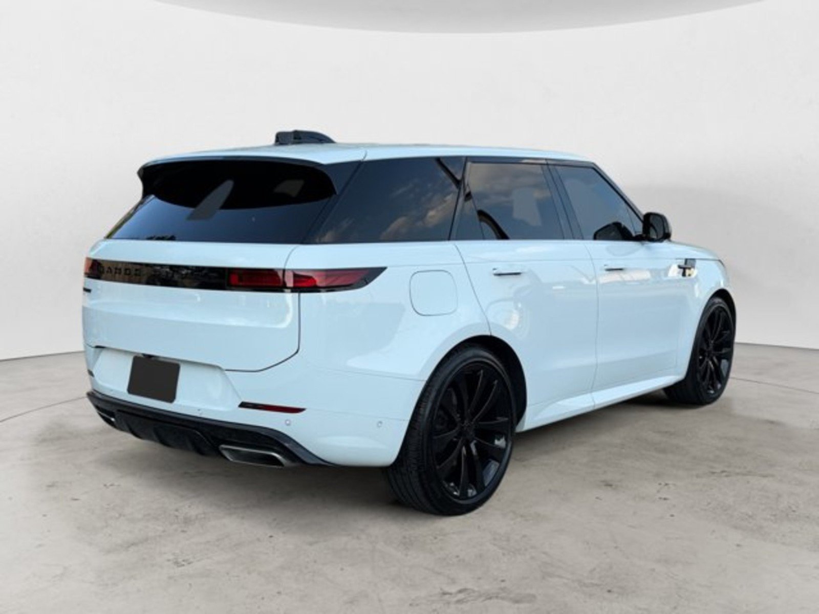 Certified 2026 Land Rover Range Rover Sport Dynamic SE AWD/4WD image 4