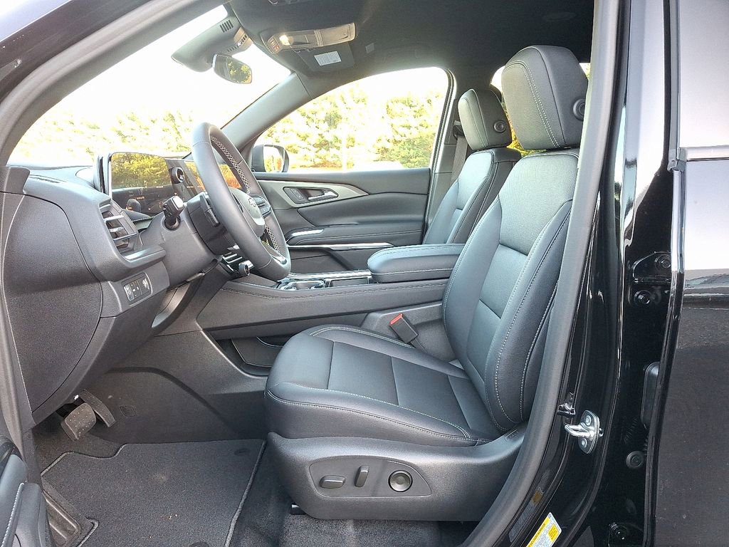 New 2026 Chevrolet Traverse LT w/ Midnight/Sport Edition image 6