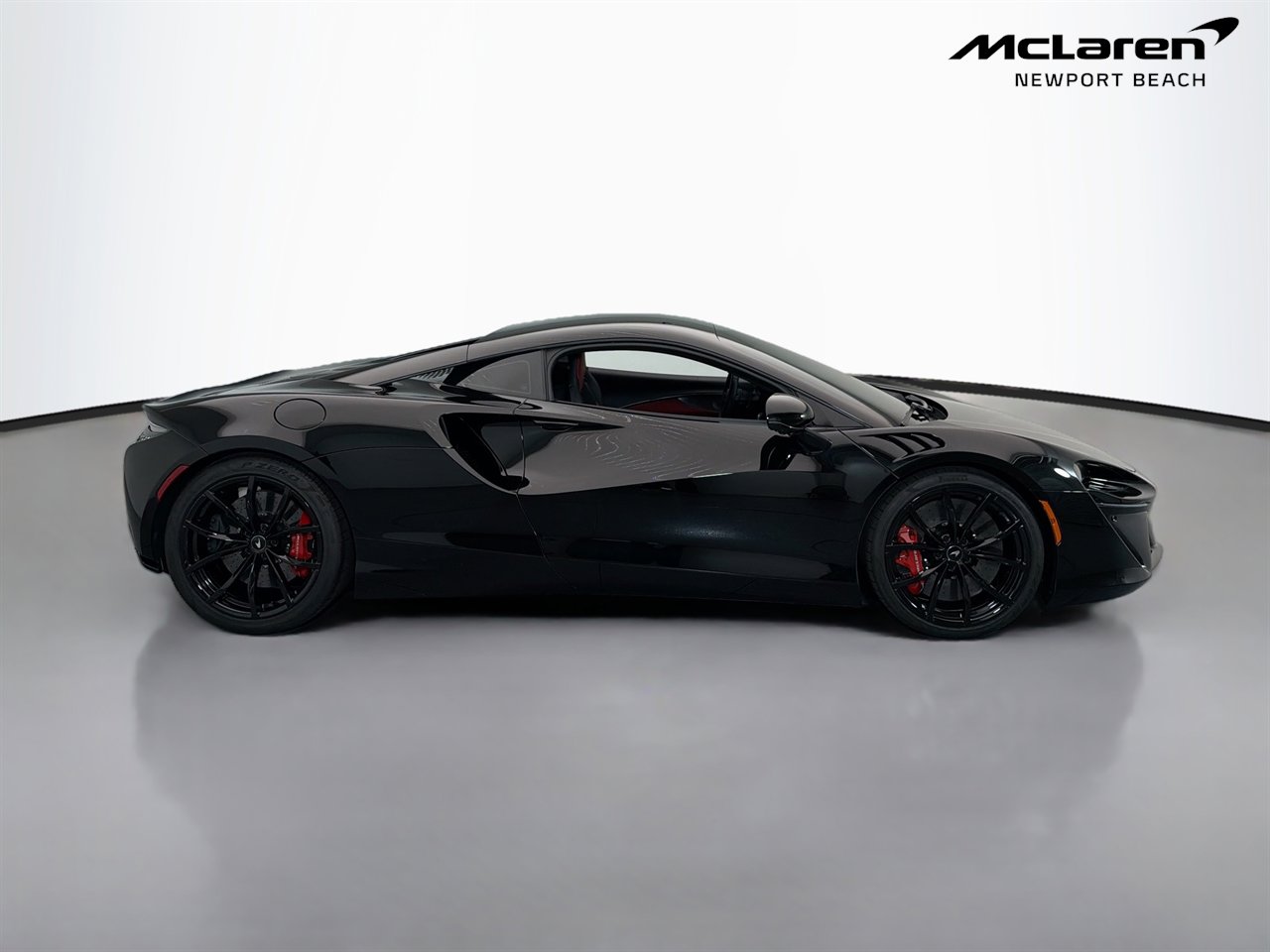 Used 2023 McLaren Artura RWD image 8