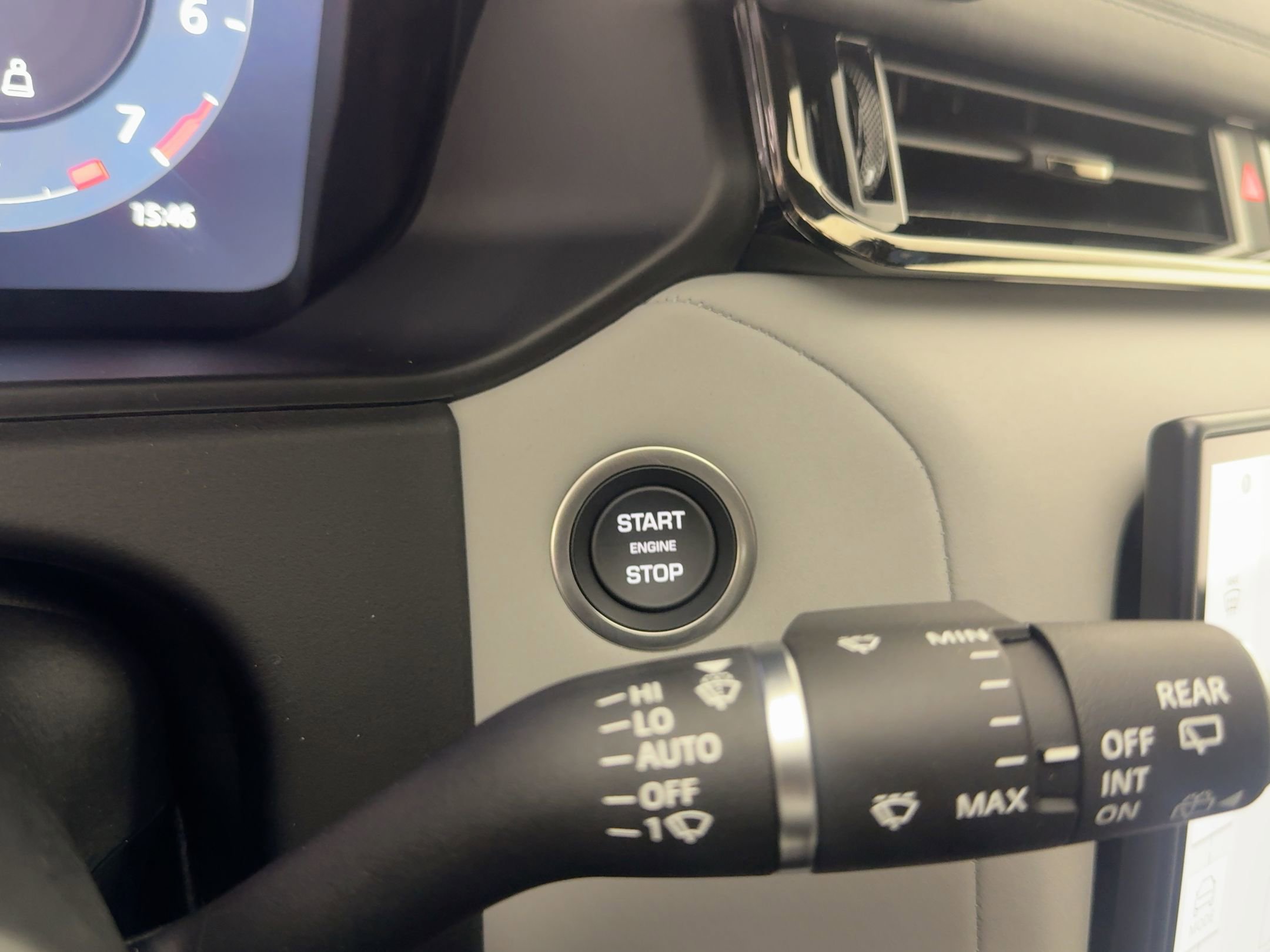 New 2026 Land Rover Range Rover Velar Dynamic SE AWD/4WD image 23