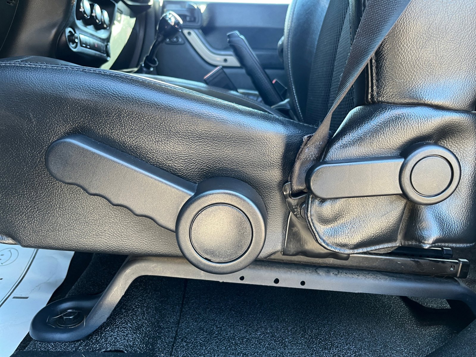 Used 2016 Jeep Wrangler Unlimited Sahara image 14