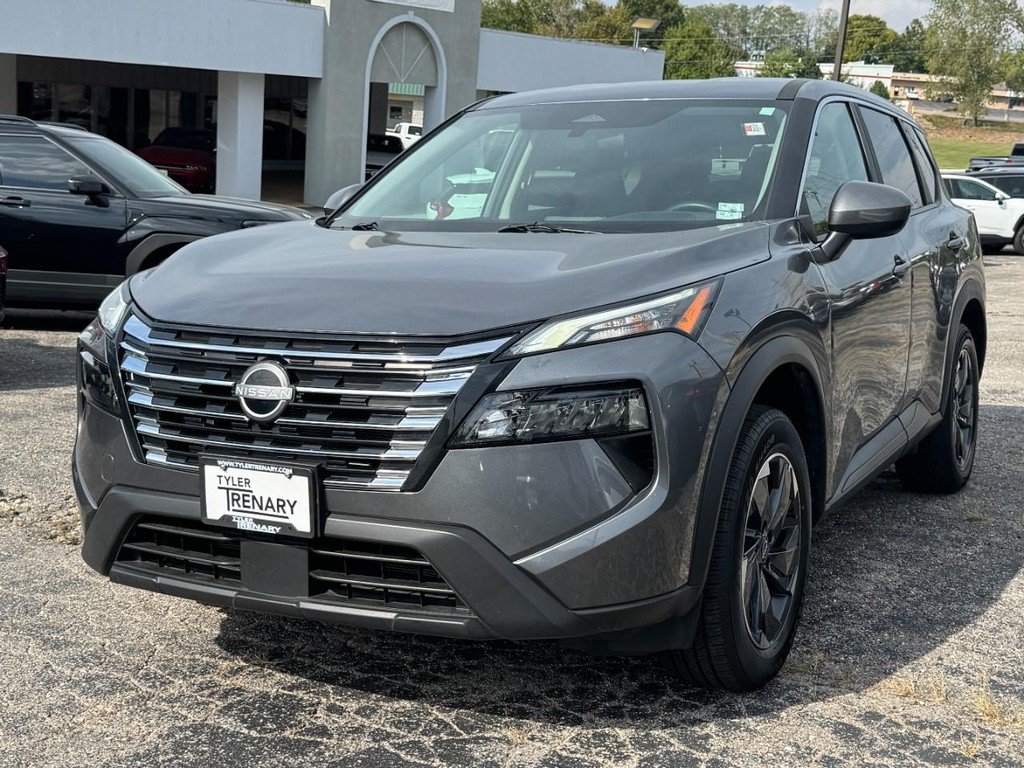 Used 2025 Nissan Rogue SV FWD image 8