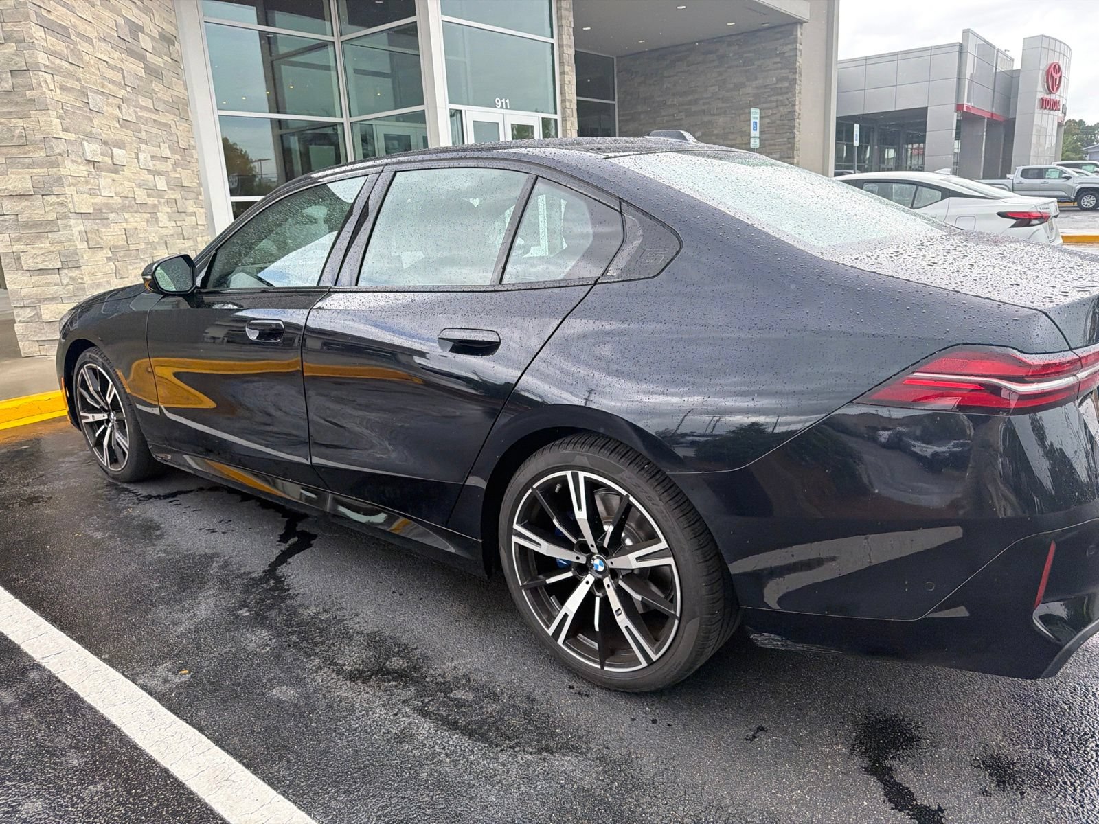 Used 2026 BMW 530i w/ M Sport Package RWD image 9