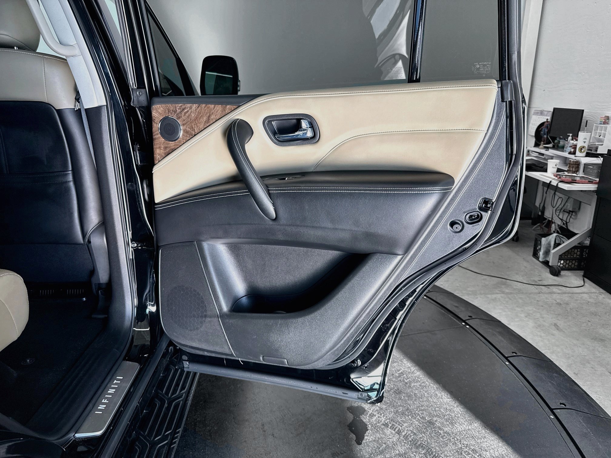 Used 2023 INFINITI QX80 Premium Select w/ Cargo Package RWD image 34