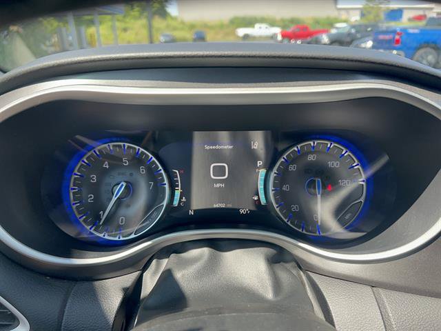 Used 2024 Chrysler Pacifica Touring-L FWD image 23