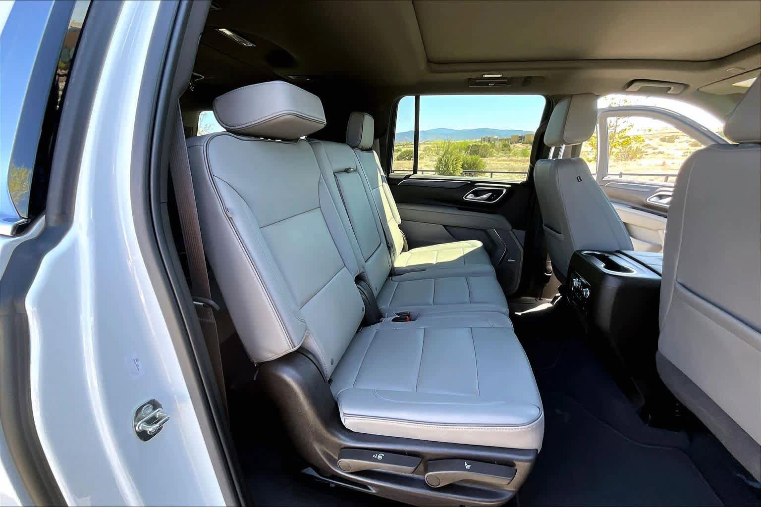 Used 2022 GMC Yukon XL SLT w/ SLT Premium Package image 20