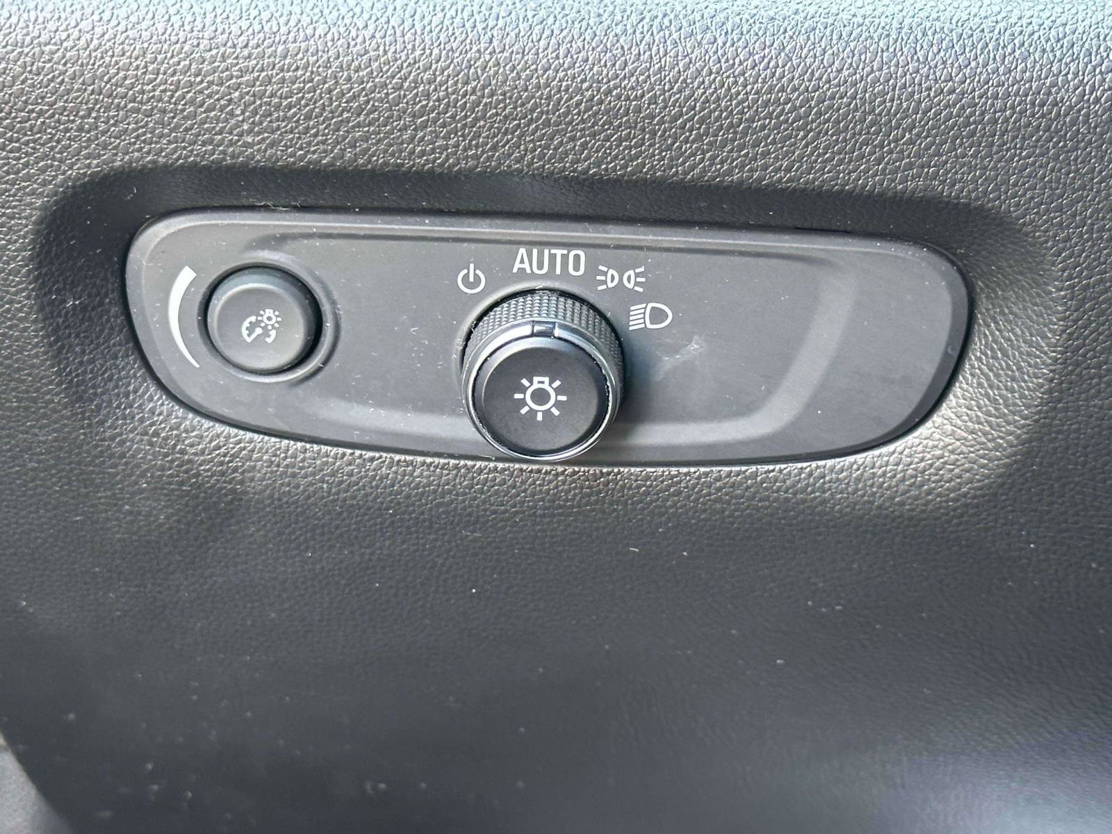 Used 2023 Chevrolet Traverse LT image 20