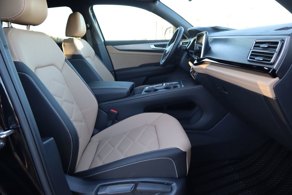 Used 2024 Volkswagen Atlas Cross Sport SE image 19