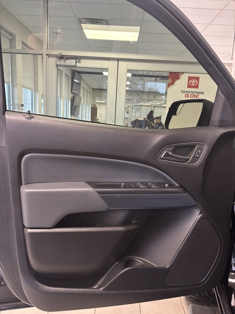Certified 2022 Chevrolet Colorado Z71 w/ Z71 Midnight Edition image 7