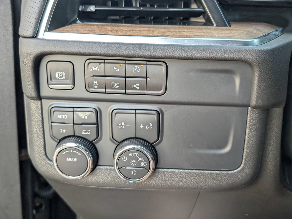 Used 2025 Chevrolet Tahoe High Country AWD/4WD image 15