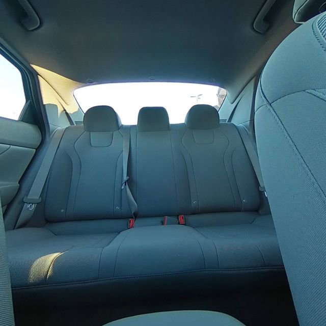 Used 2023 Hyundai Elantra SE FWD image 17