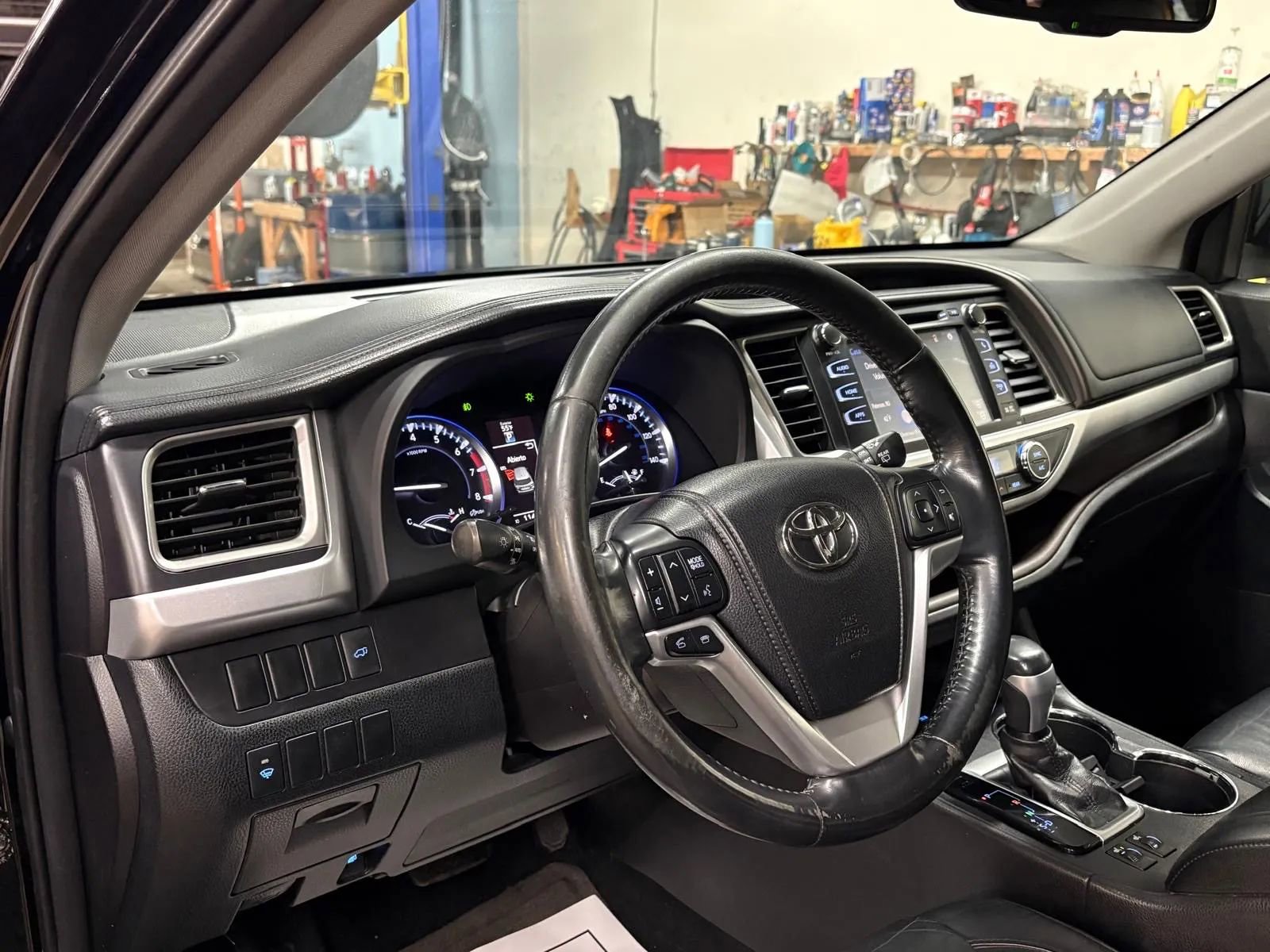 Used 2015 Toyota Highlander XLE image 18