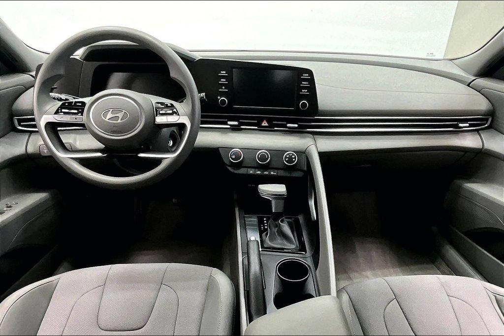 Certified 2024 Hyundai Elantra SE FWD image 15