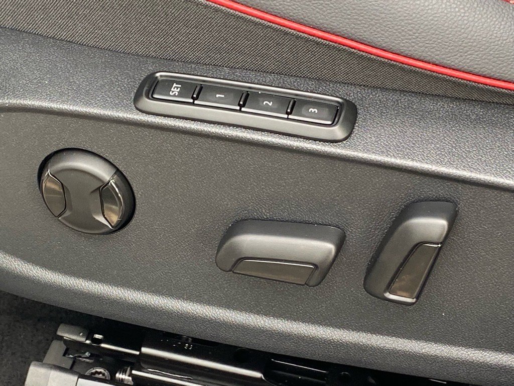 Certified 2025 Volkswagen GTI SE image 13