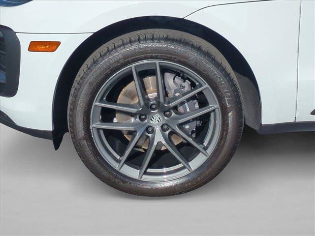 Used 2025 Porsche Macan Turbo AWD/4WD image 26