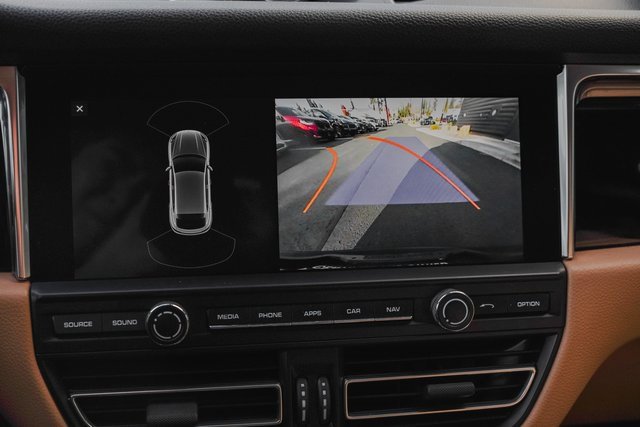 Used 2021 Porsche Macan image 19