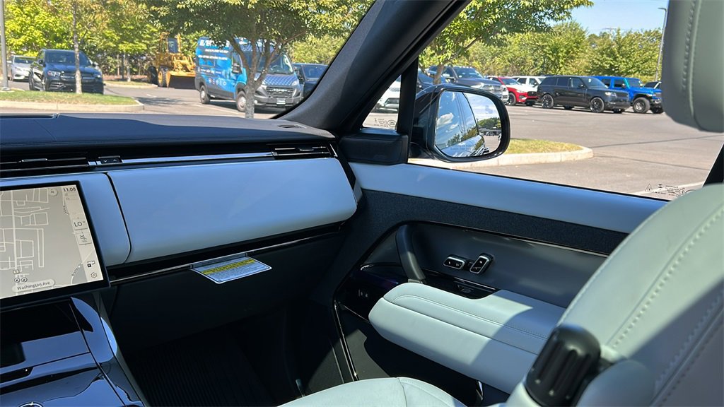 New 2025 Land Rover Range Rover Sport SE image 24