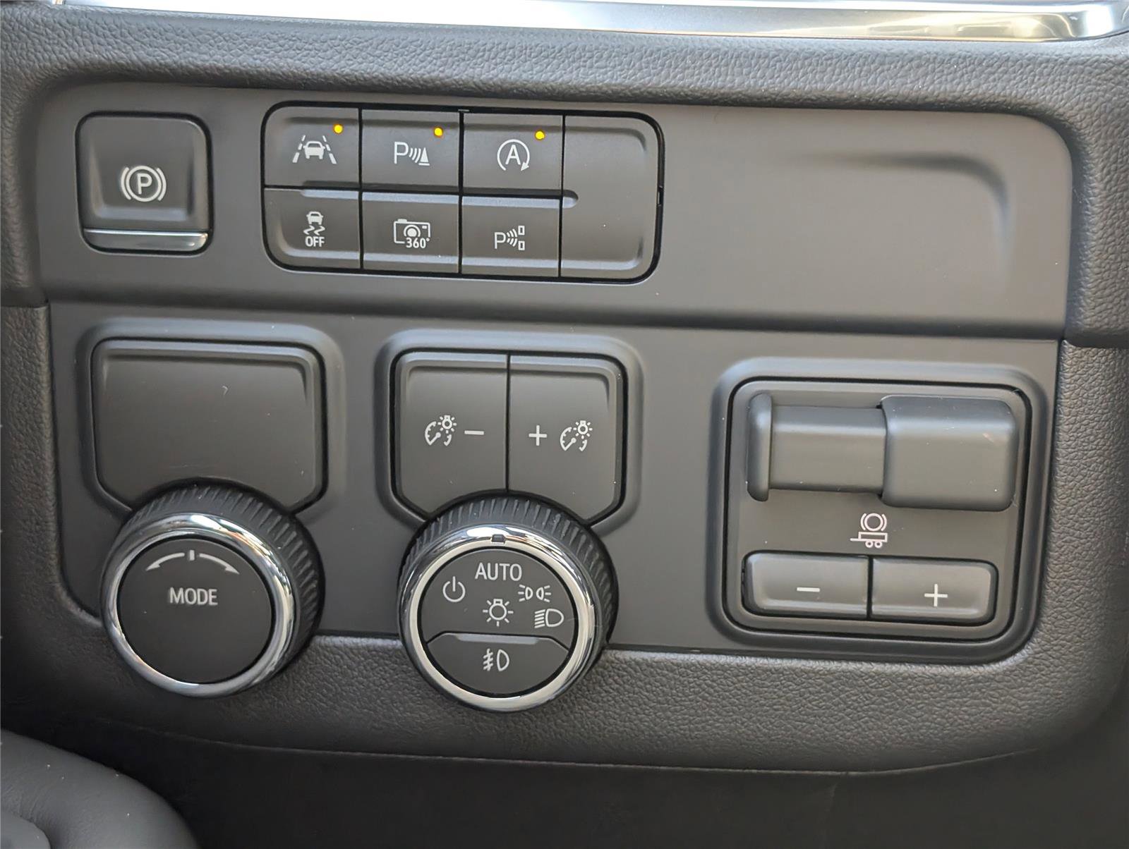 New 2026 Chevrolet Tahoe Premier w/ Sun And Tow Package image 14