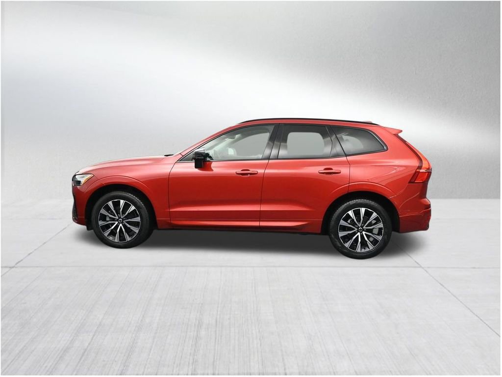 Used 2024 Volvo XC60 B5 Core AWD/4WD image 2