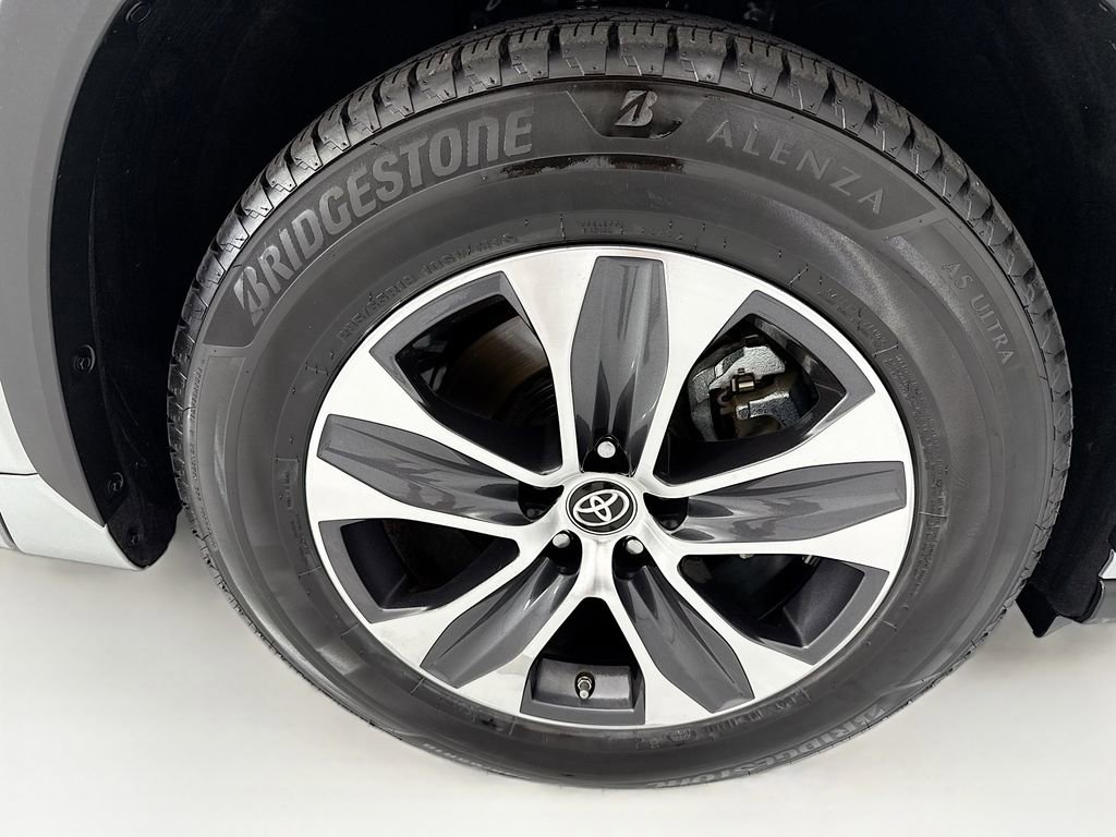 Used 2021 Toyota Highlander XLE FWD image 31