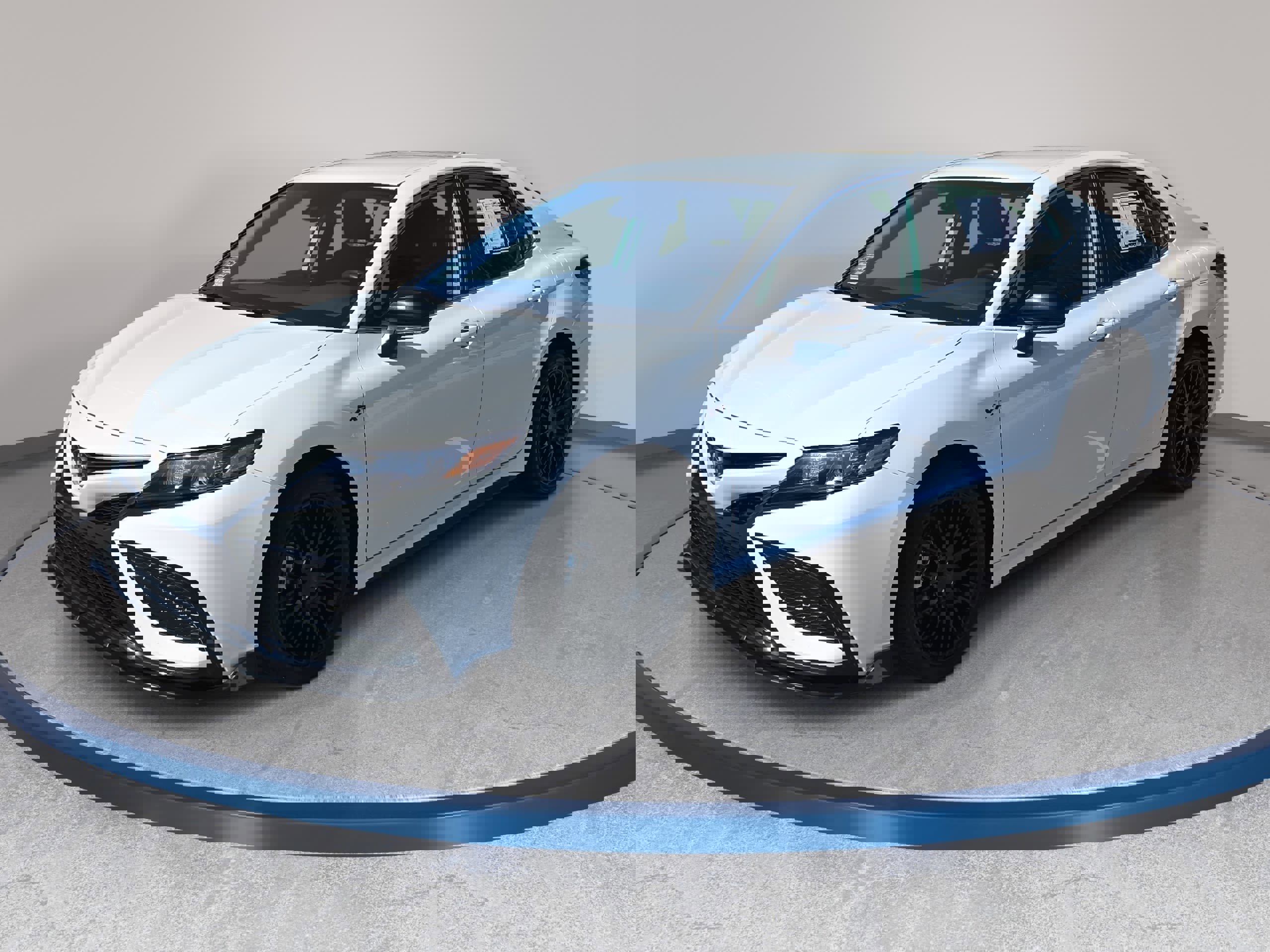 Used 2024 Toyota Camry SE image 1