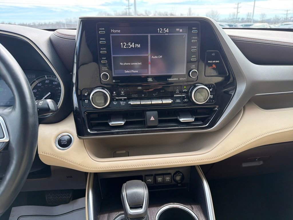 Used 2021 Toyota Highlander Limited image 18