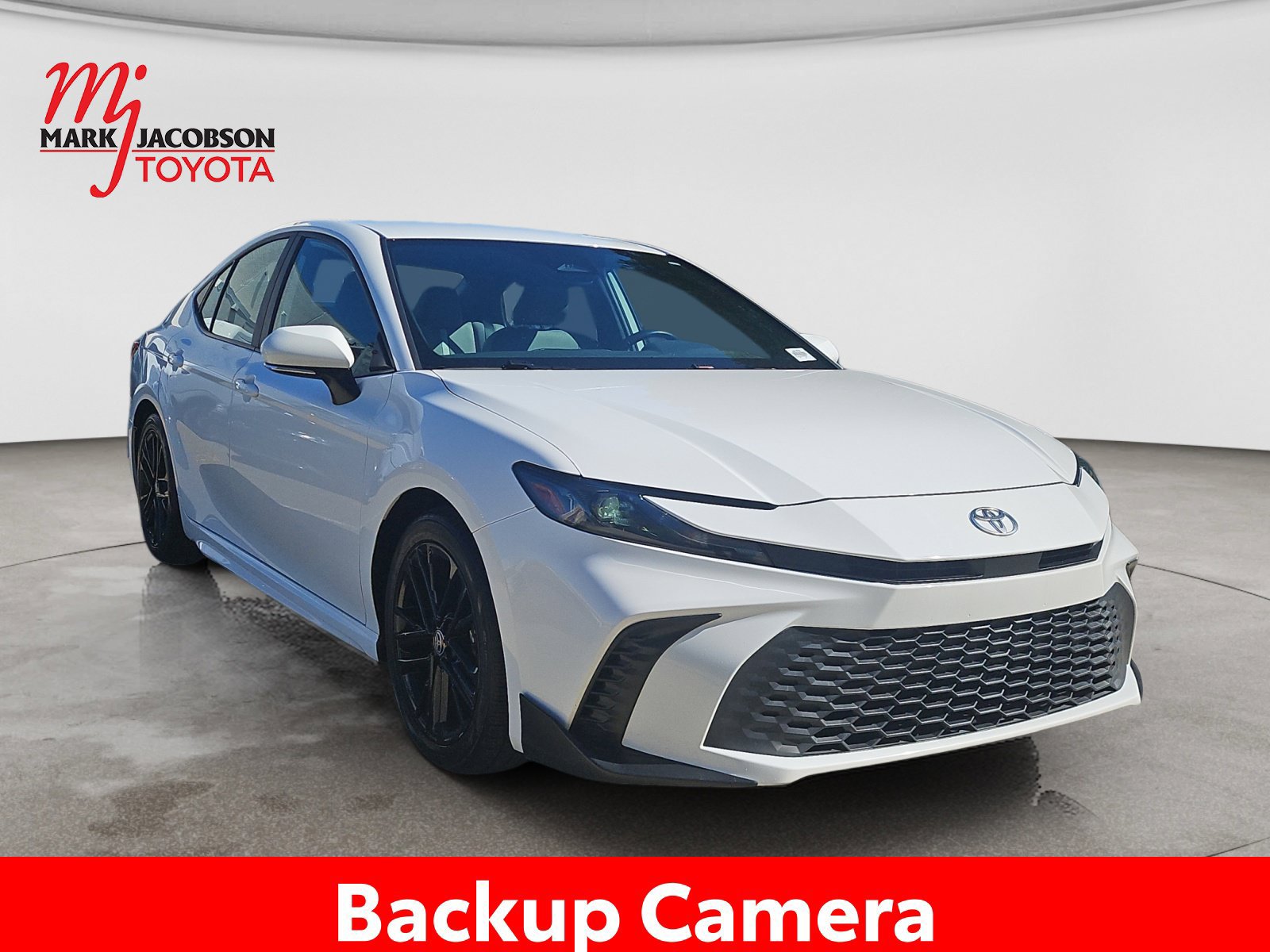 Used 2025 Toyota Camry SE FWD image 5