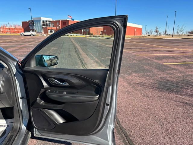Used 2024 GMC Terrain SLE image 15