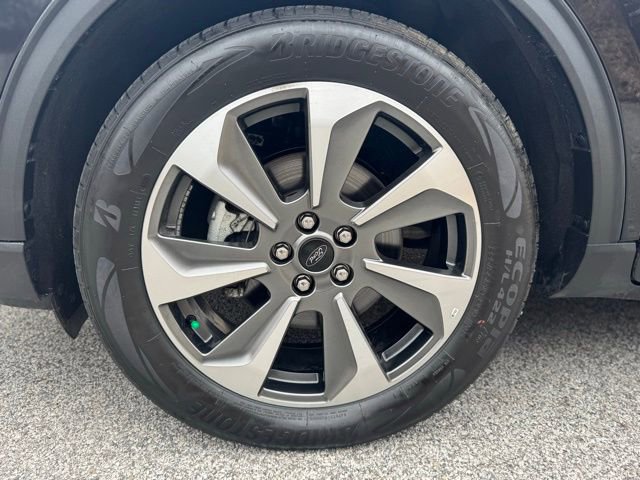 Used 2024 Ford Escape Platinum image 2