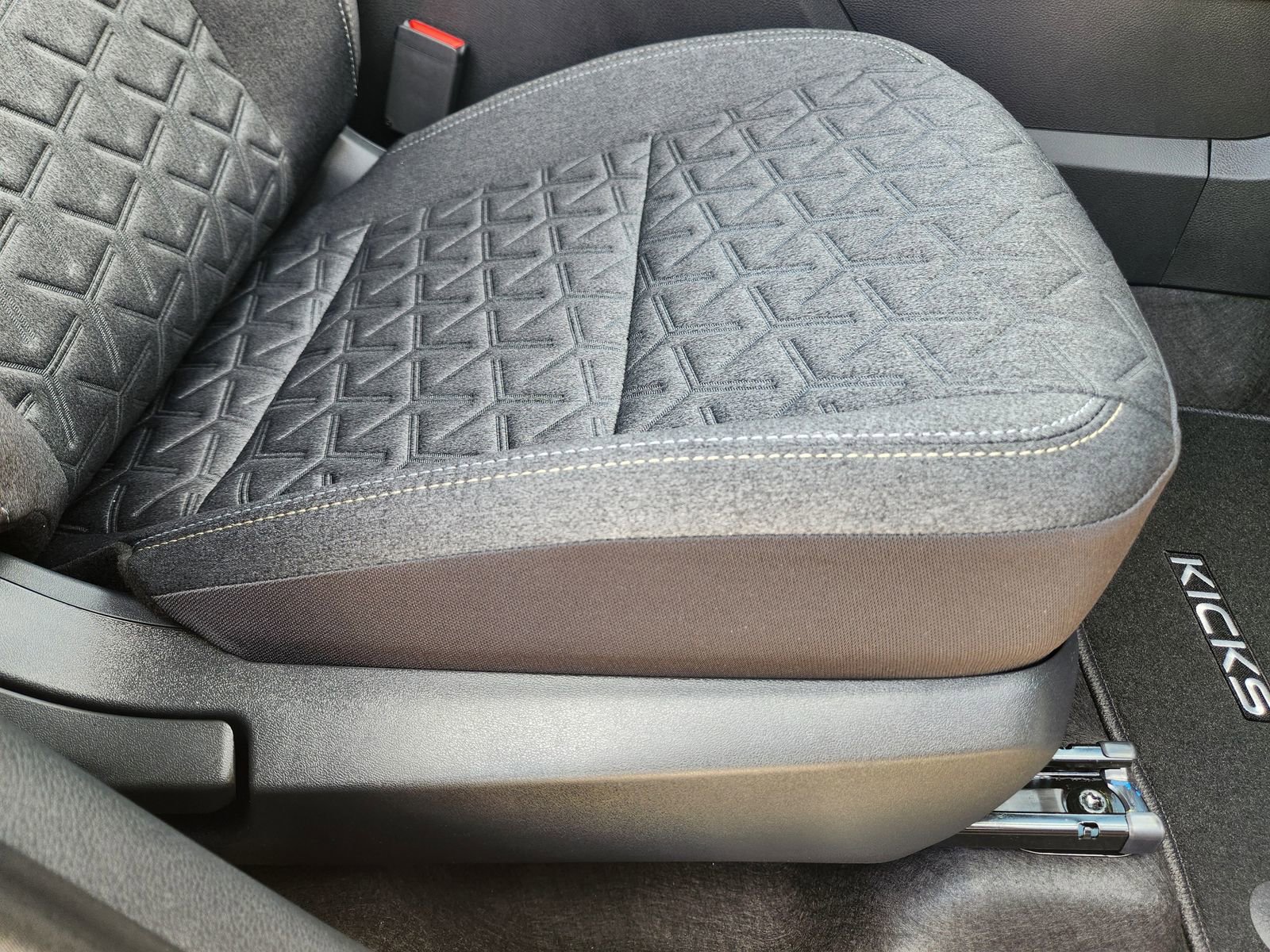 New 2025 Nissan Kicks SV w/ SV Premium Package image 21