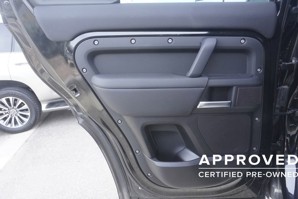 Used 2025 Land Rover Defender 110 S image 28
