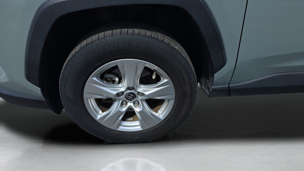 Used 2021 Toyota RAV4 XLE w/ Convenience Package FWD image 26