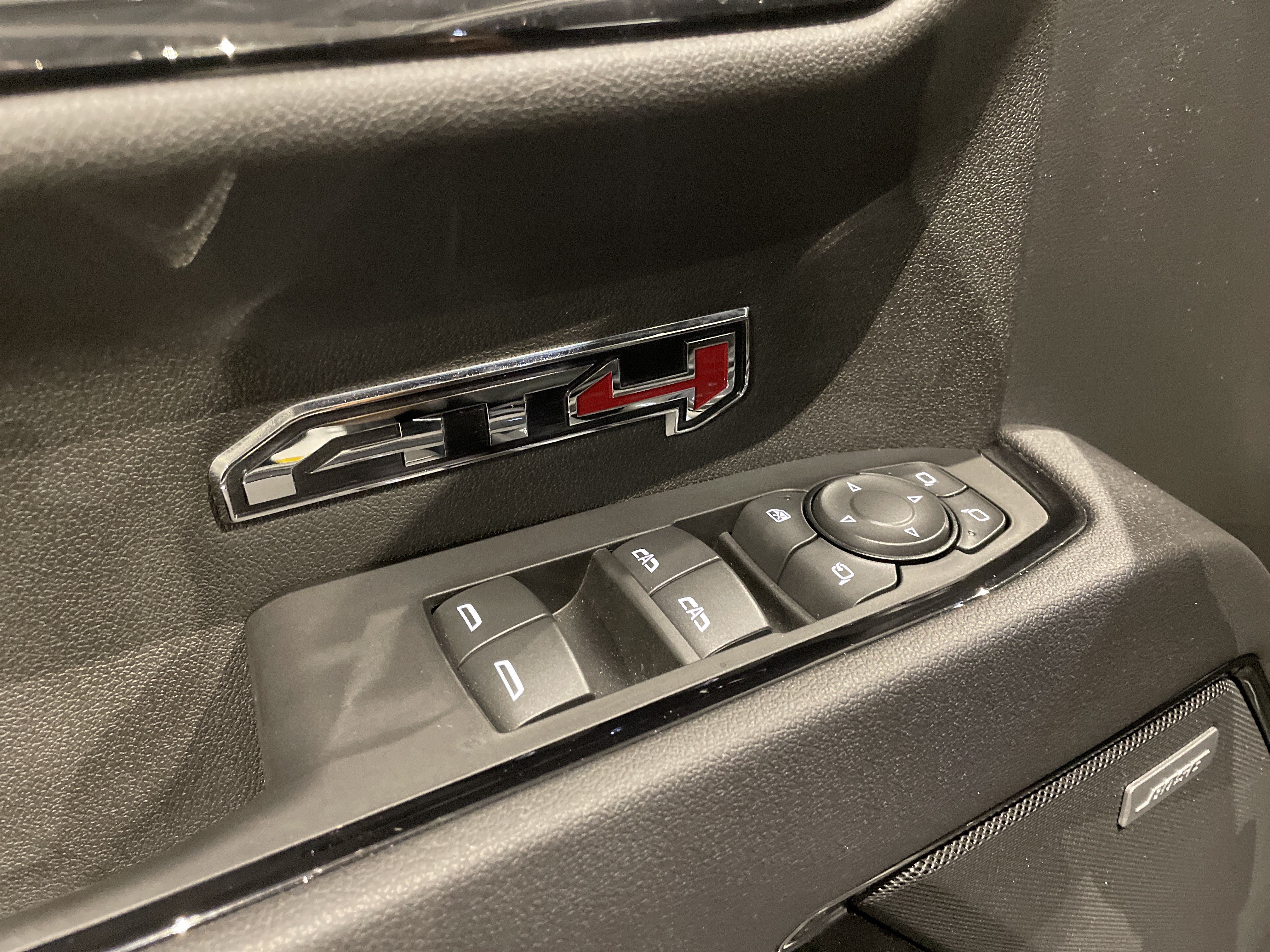Used 2025 GMC Sierra 1500 AT4 w/ AT4 Premium Package AWD/4WD image 18