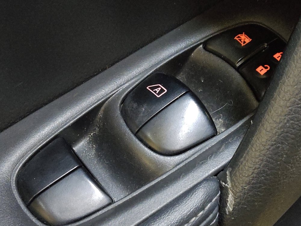 Used 2020 Nissan Rogue SV FWD image 27