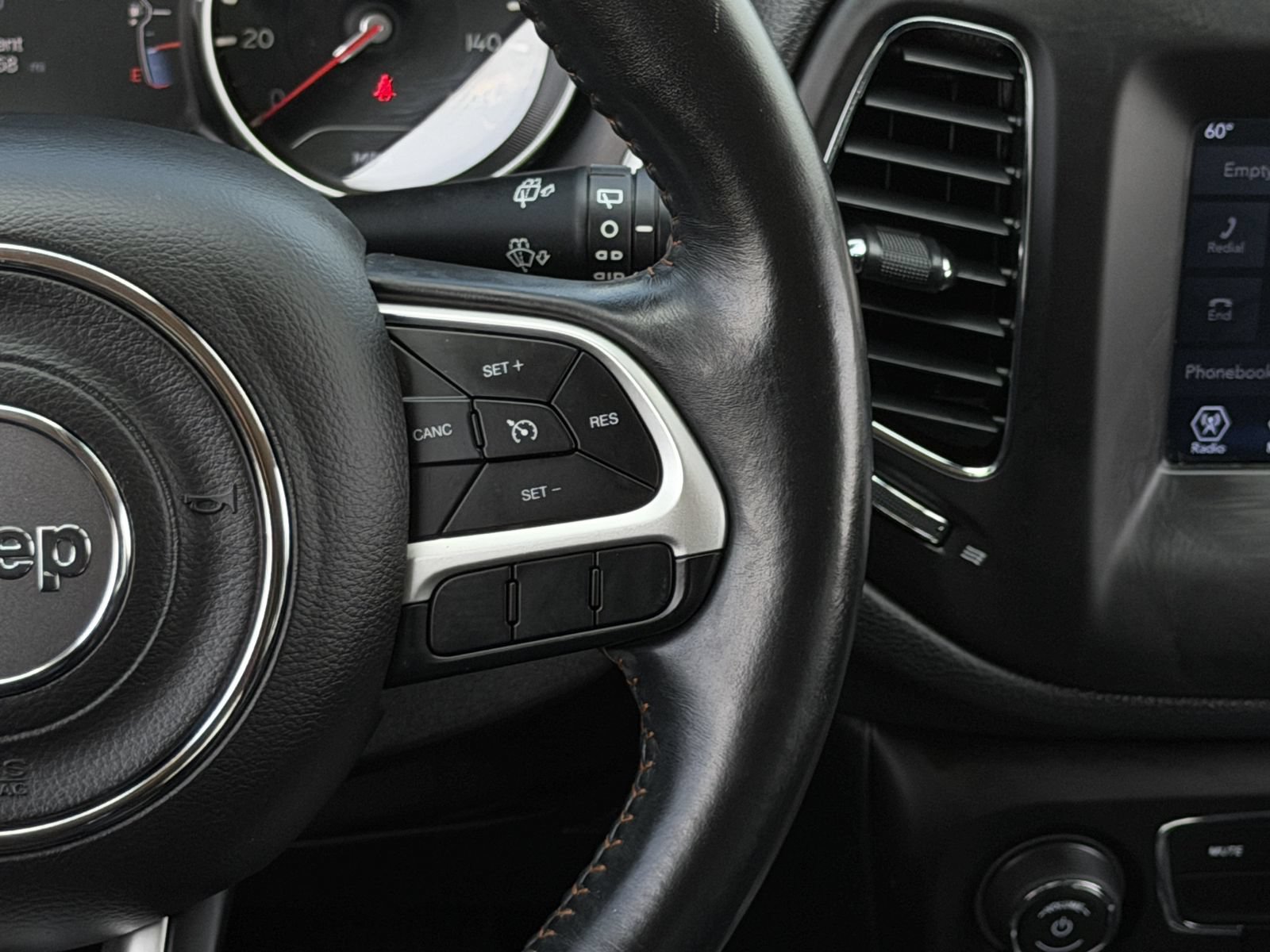 Used 2018 Jeep Compass Latitude w/ Popular Equipment Group FWD image 16