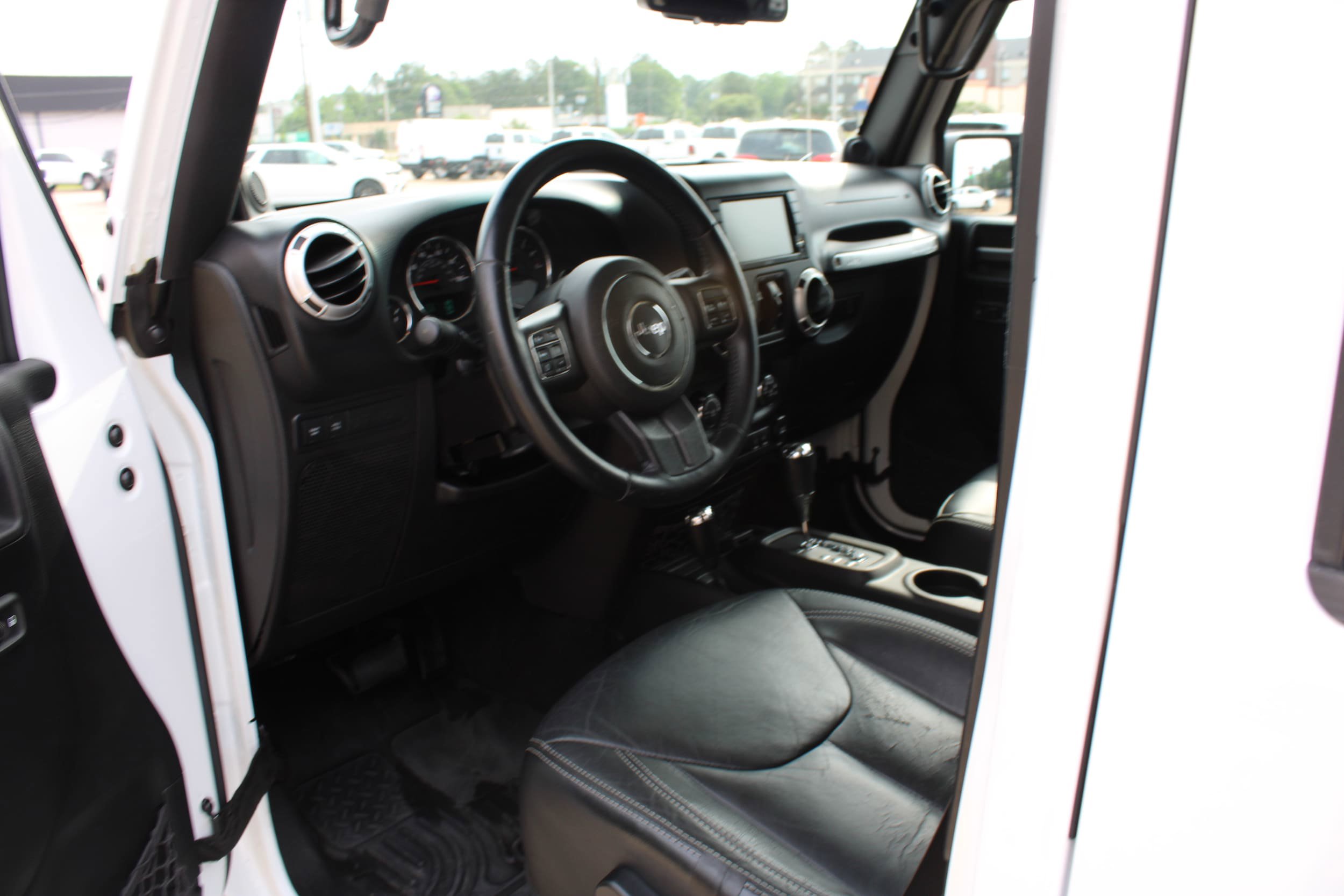 Used 2014 Jeep Wrangler Unlimited Rubicon w/ Connectivity Group AWD/4WD image 20