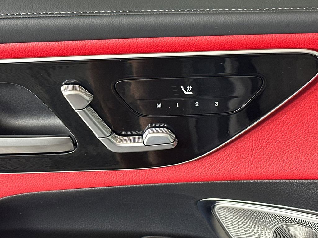 Used 2025 Mercedes-Benz GLC 300 4MATIC image 11