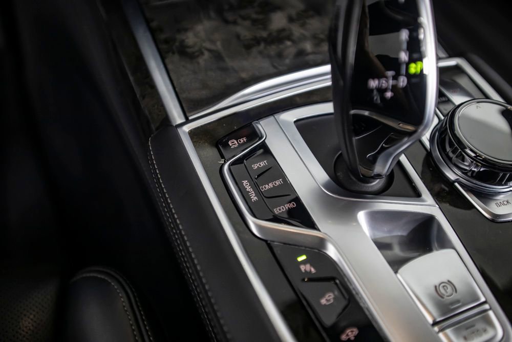 Used 2017 BMW 750i image 34