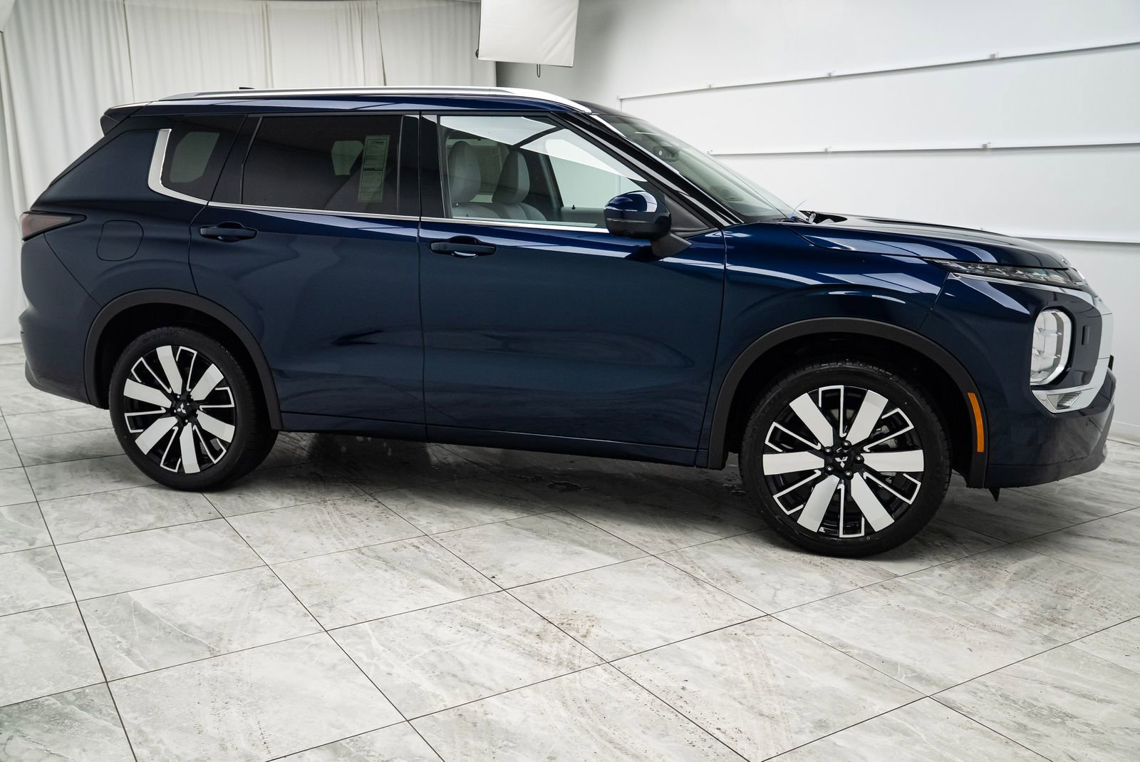 New 2026 Mitsubishi Outlander SE image 2