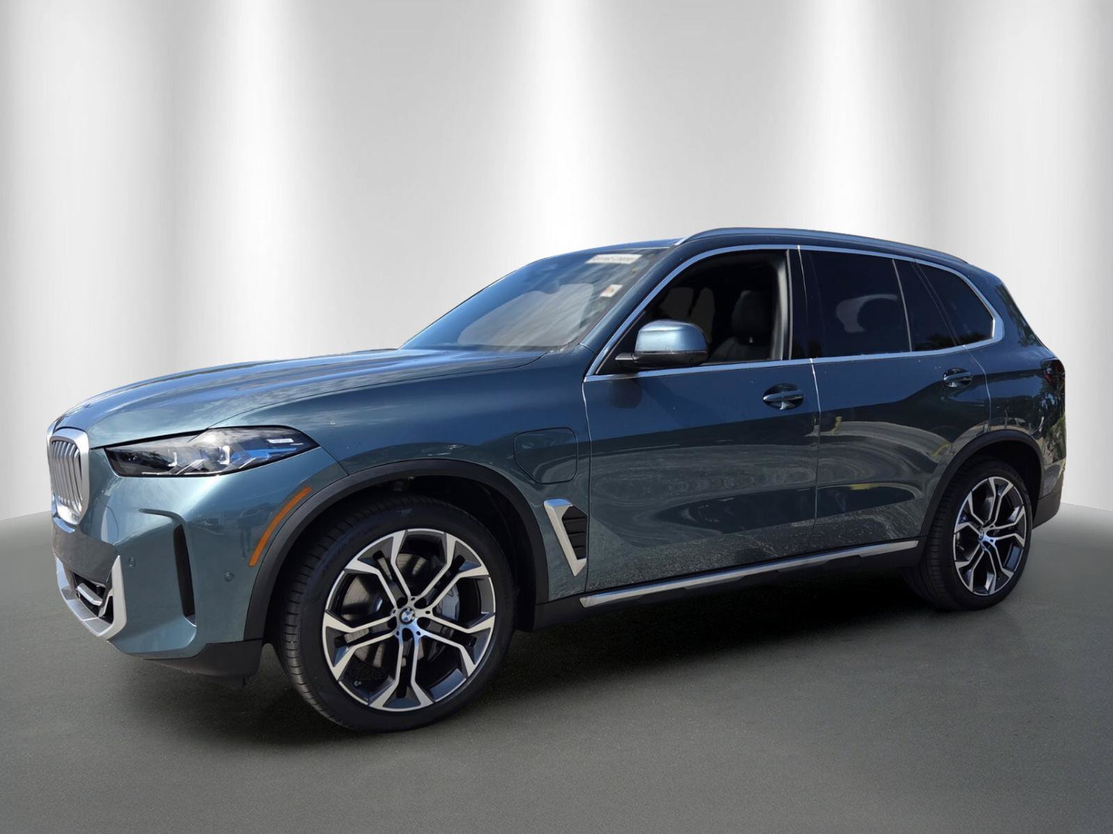 Used 2026 BMW X5 xDrive50e w/ Executive Package AWD/4WD image 3
