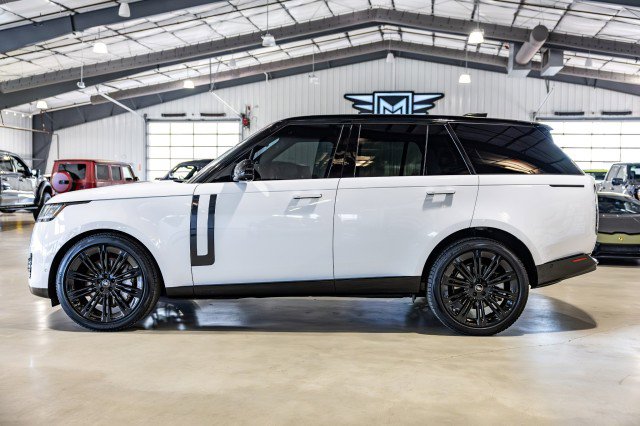 Used 2023 Land Rover Range Rover SE image 3