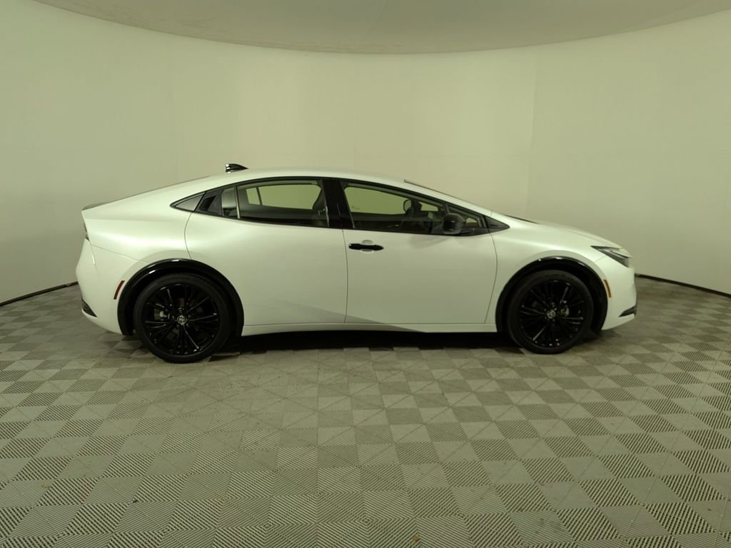 Used 2025 Toyota Prius FWD image 2