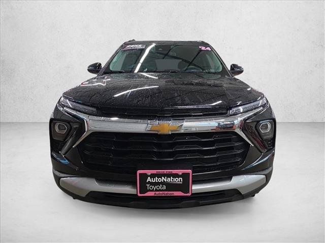 Used 2024 Chevrolet TrailBlazer LT w/ Driver Confidence Package AWD/4WD image 2