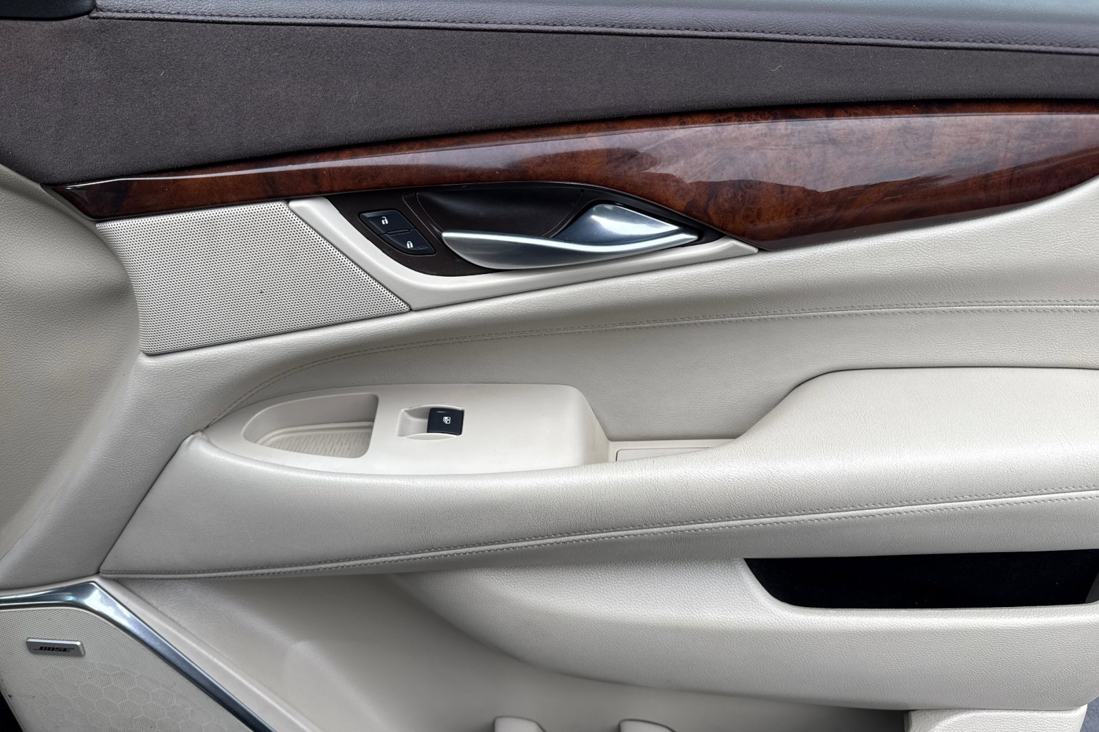 Used 2015 Cadillac Escalade Premium image 23