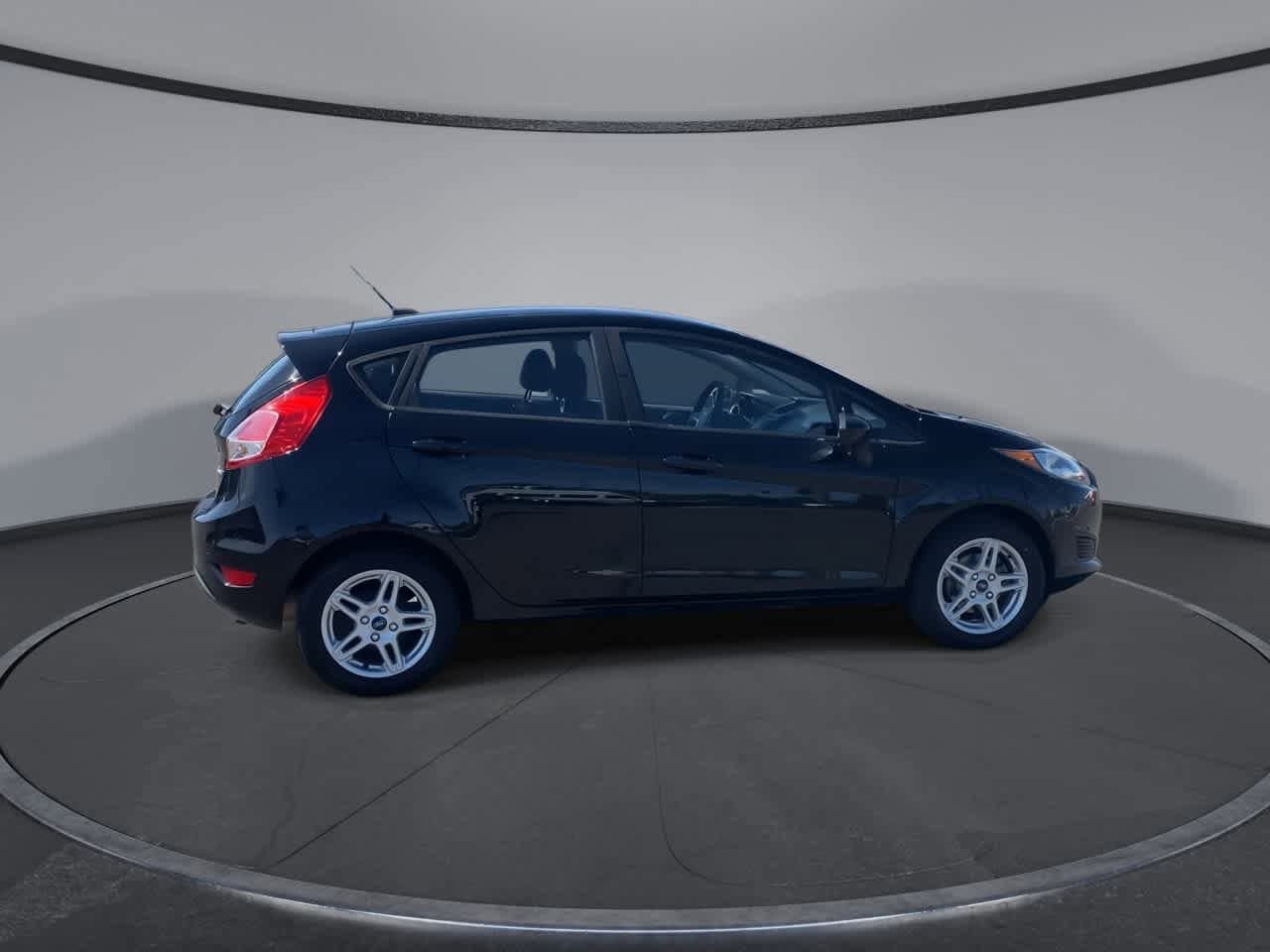 Used 2018 Ford Fiesta SE FWD image 2