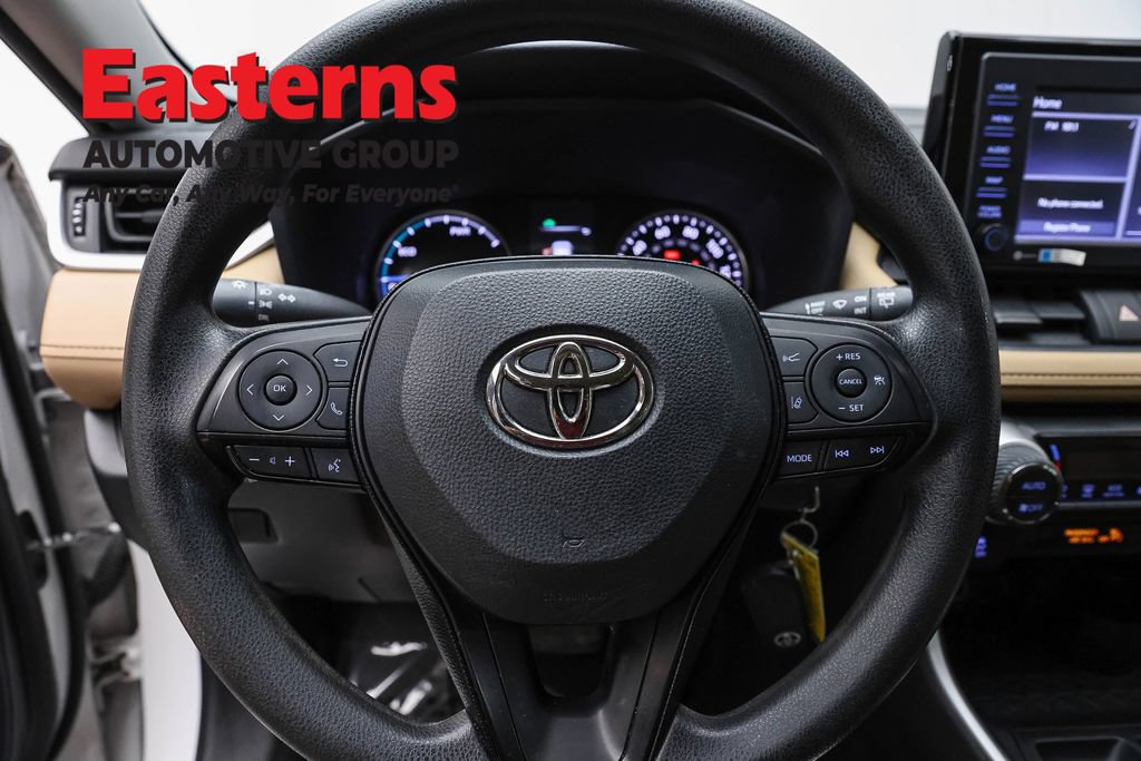 Used 2021 Toyota RAV4 LE w/ Carpet Mat Package (TMS) AWD/4WD image 10