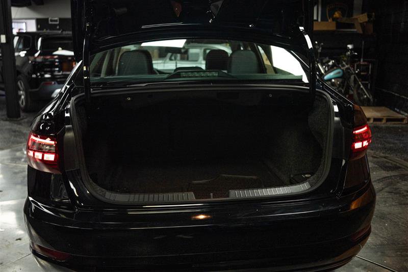 Used 2021 Volkswagen Jetta SE w/ SE Cold Weather Package FWD image 7