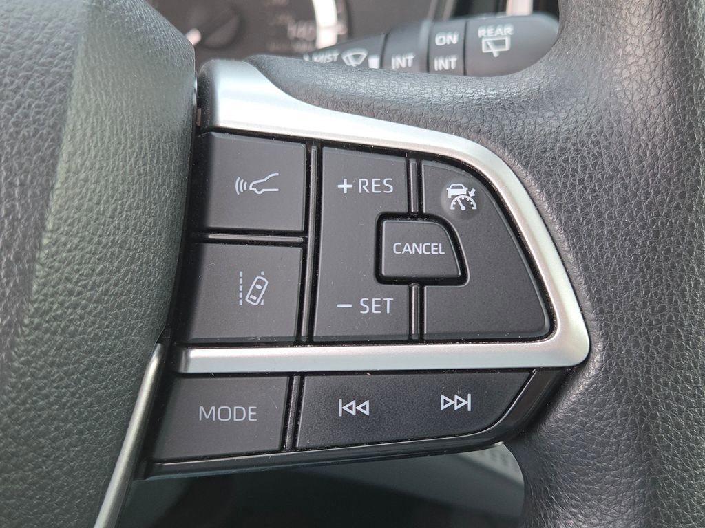 Used 2023 Toyota Highlander L image 16