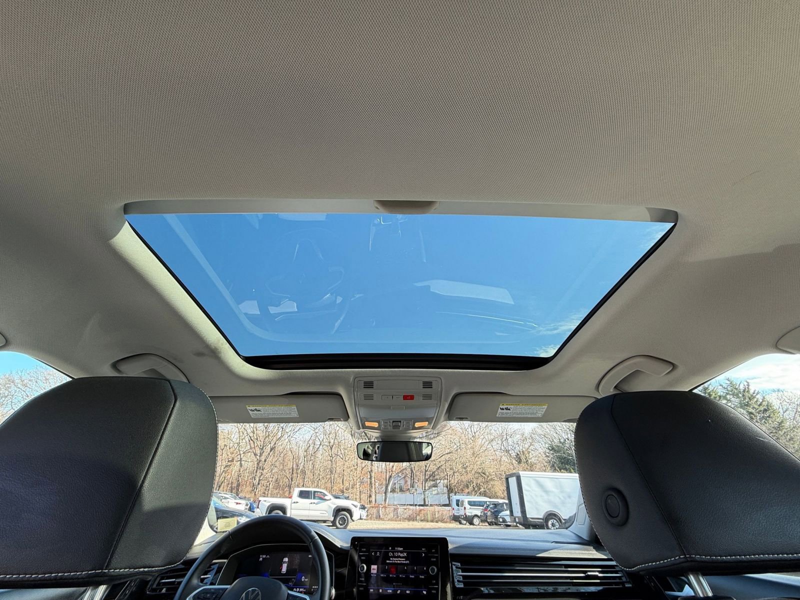 Used 2025 Volkswagen Jetta SE image 28